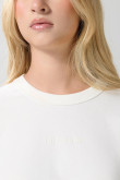 Camiseta unicolor crop top con texto minimalista