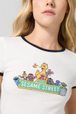 Camiseta de Plaza Sésamo manga corta crema con contrastes