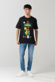 Camiseta negra cuello redondo con arte de Plaza Sésamo