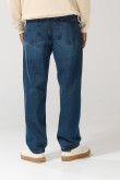 Jean baggy azul oscuro con tiro medio y bota ancha