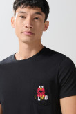 Camiseta negra con bolsillo y manga corta de Plaza Sésamo
