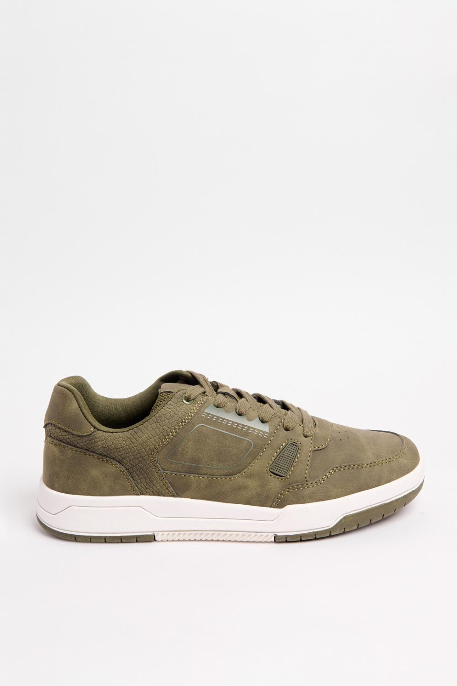 Tenis casuales verdes oscuros con perforaciones
