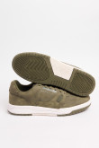 Tenis casuales verdes oscuros con perforaciones