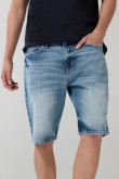 Bermuda en jean slim azul con rotos y desgastes