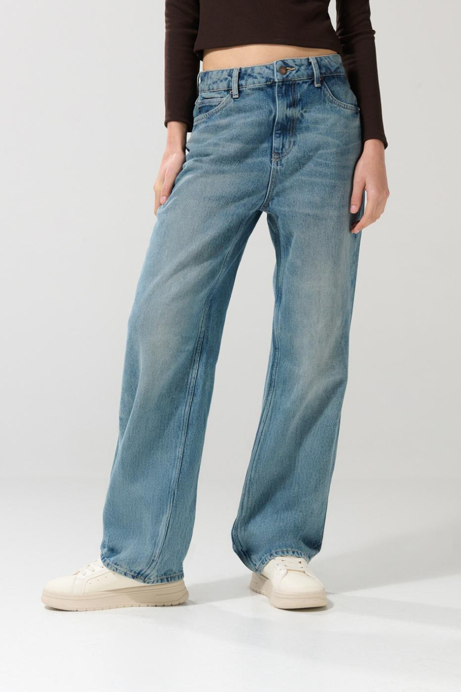 Jean azul oscuro 90´S con bota recta, cremallera y tiro alto