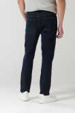 Jean azul intenso straight leg con bota recta y tiro bajo