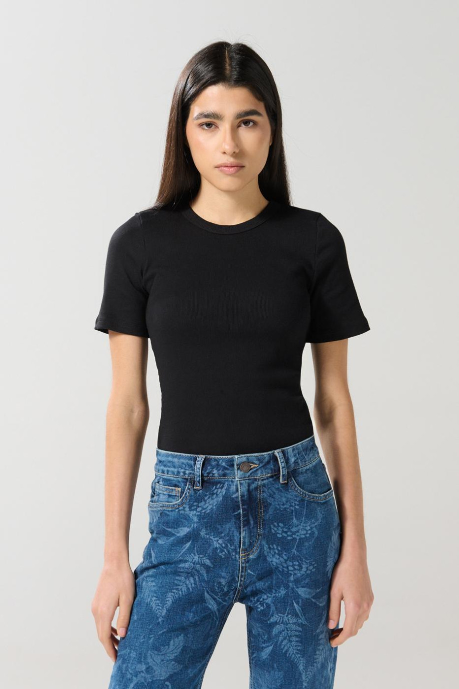 Camiseta unicolor manga corta con finas texturas de canal