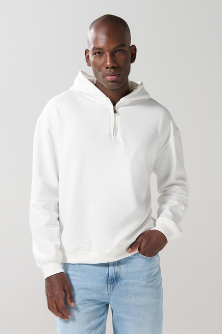 Buzo oversize unicolor con capota y cremallera