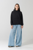 Buzo oversize unicolor con capota y bolsillo delantero
