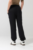 Pantalón jogger unicolor con 2 bolsillos laterales