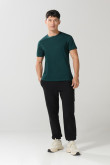Pantalón jogger unicolor con elástico en bota y bolsillos