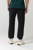 Pantalón jogger unicolor con elástico en bota y bolsillos