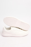 Tenis estilo urbano, negro y blanco con piezas en contraste