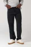 Jean baggy gris oscuro con tiro medio y bota ancha