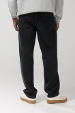 Jean baggy gris oscuro con tiro medio y bota ancha