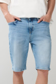 Bermuda slim tiro bajo azul clara en jean con bolsillos