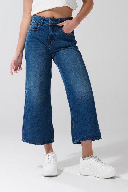 Jean azul oscuro culotte con bota ancha y tiro alto