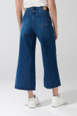 Jean azul oscuro culotte con bota ancha y tiro alto
