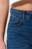 Jean azul oscuro culotte con bota ancha y tiro alto