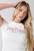 Camiseta para mujer en tela acanalada, cuello redondo y manga corta. Silueta ajustada.