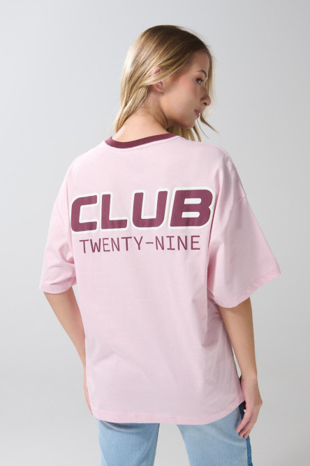 Camiseta femenina fit super oversize manga corta cuello en V.