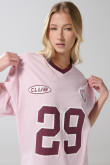 Camiseta femenina fit super oversize manga corta cuello en V.