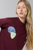 Buzo oversize cuello redondo rojo con diseños college