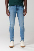 Jean skinny tiro bajo azul claro con ligeros desgastes