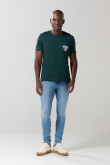 Jean skinny tiro bajo azul claro con ligeros desgastes