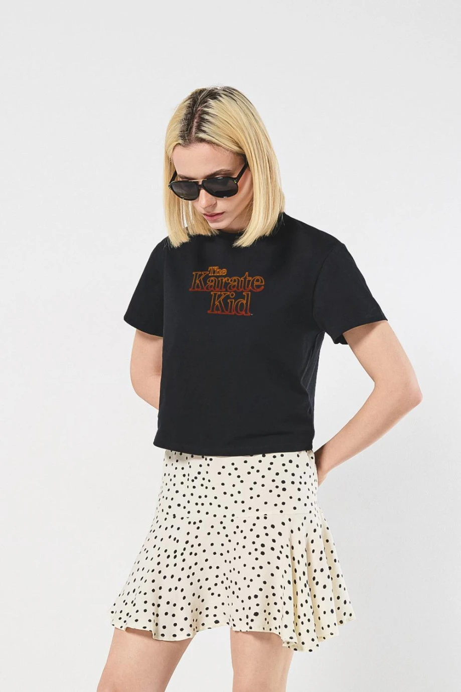 Camiseta crop top unicolor con estampado de Karate Kid