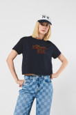 Camiseta crop top unicolor con estampado de Karate Kid