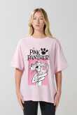 Camiseta femenina fit super oversize manga corta, con estampado en frente de Pantera Rosa.