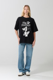Camiseta femenina fit super oversize manga corta, con estampado en frente de Pantera Rosa.