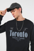 Buzo unicolor oversize cuello redondo con arte college