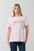 Camiseta manga corta de estampado estilo college.