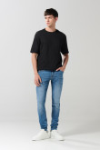 Jean skinny azul oscuro con cremallera y tiro bajo
