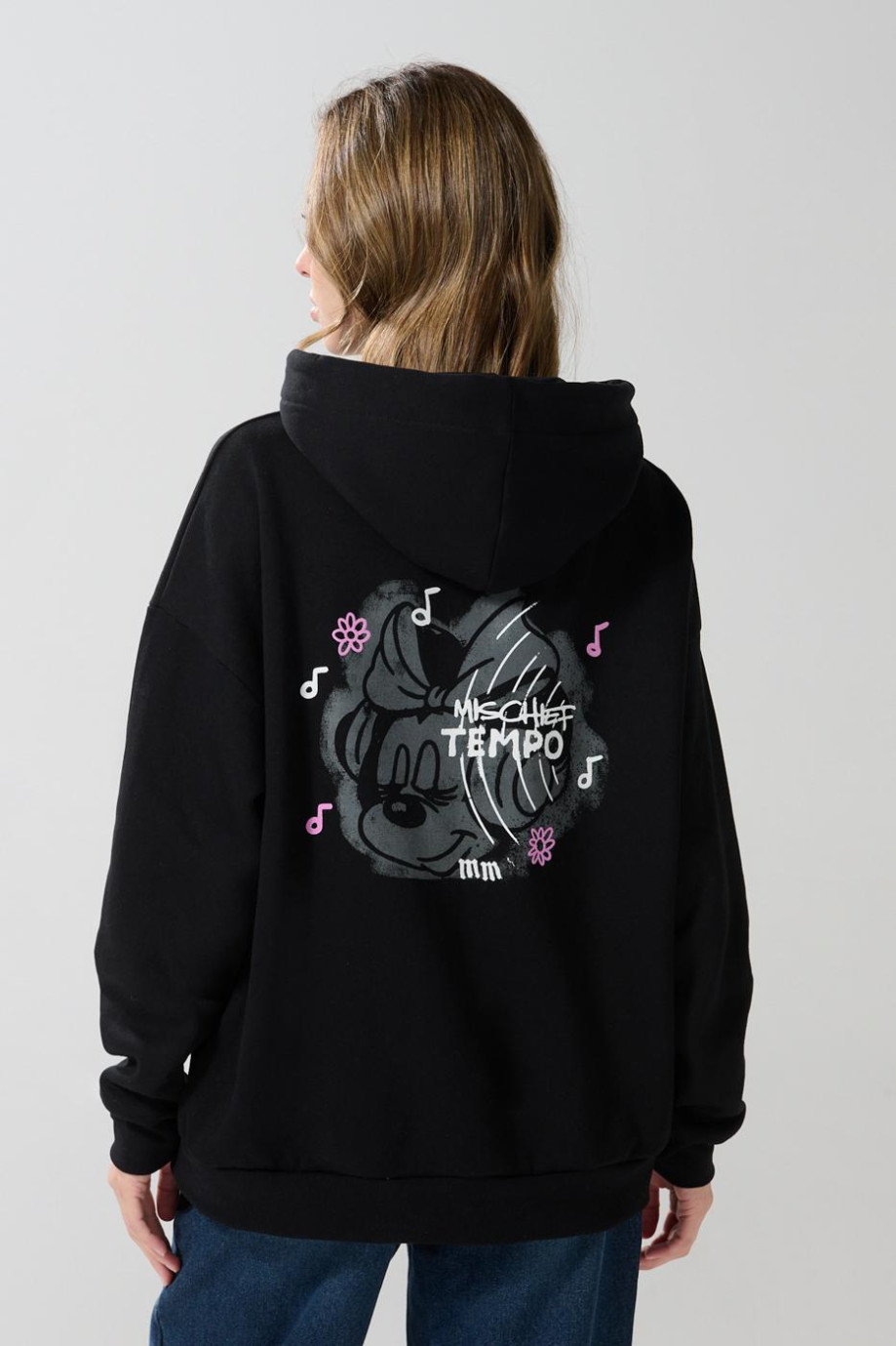 Buzo oversize negro con capota y diseños de Minnie