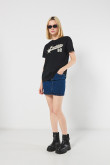 Camiseta manga corta de estampado estilo college.