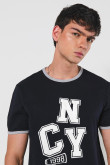 Camiseta college unicolor cuello redondo con contrastes