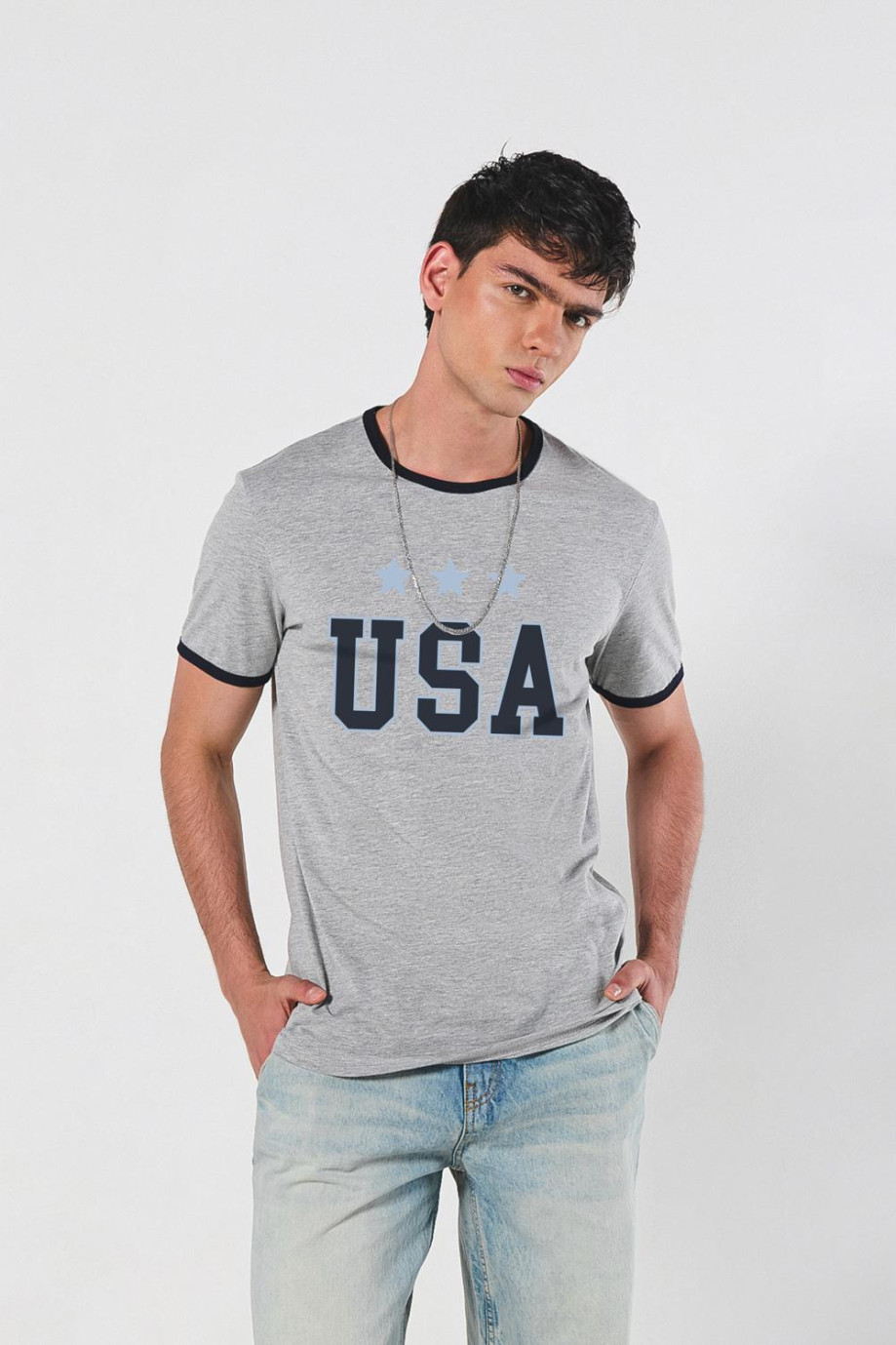 Camiseta cuello redondo unicolor college con contrastes
