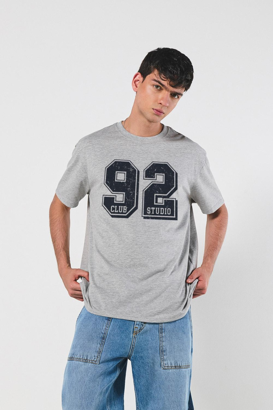 Camiseta unicolor college oversize con manga corta
