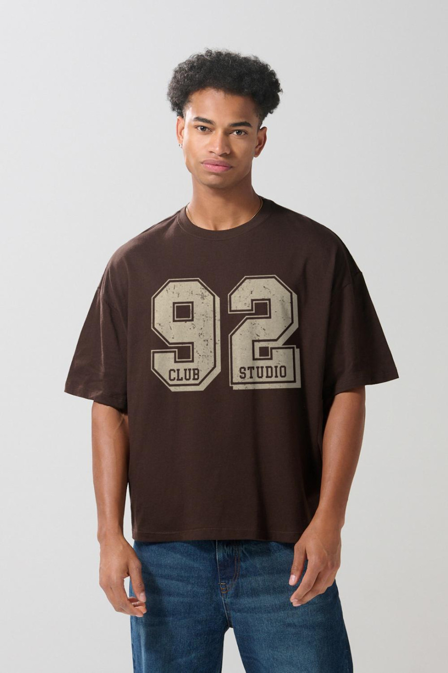 Camiseta unicolor college oversize con manga corta
