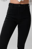 Jean negro jegging ajustado con bolsillos y súper tiro alto