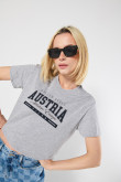 Camiseta unicolor con estampado college crop top