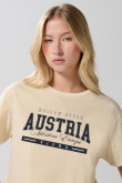 Camiseta unicolor con estampado college crop top