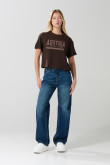 Camiseta unicolor con estampado college crop top