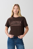 Camiseta unicolor con estampado college crop top