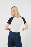 Camiseta college con manga ranglan en contraste unicolor