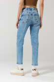 Jean mom súper tiro alto azul claro con desgastes