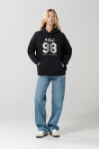 Buzo unicolor oversize college con capota y bolsillo